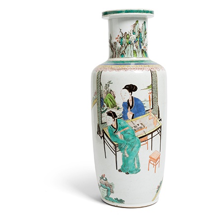 WUCAI 'SCHOLAR AT LEISURE' ROULEAU VASE | LATE MING TO EARLY QING DYNASTY, 17TH-18TH CENTURY